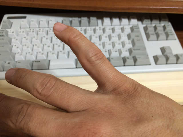 右手小指