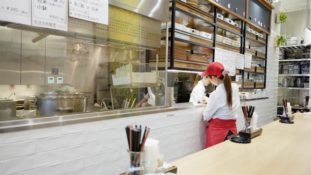 KONAMIZUSHIOインテリア 店員