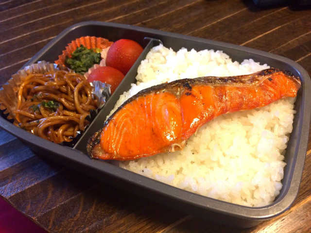 鮭弁当