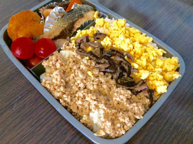 鶏そぼろ弁当