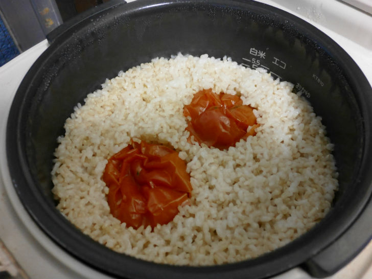 まるごとトマトご飯炊きあがり