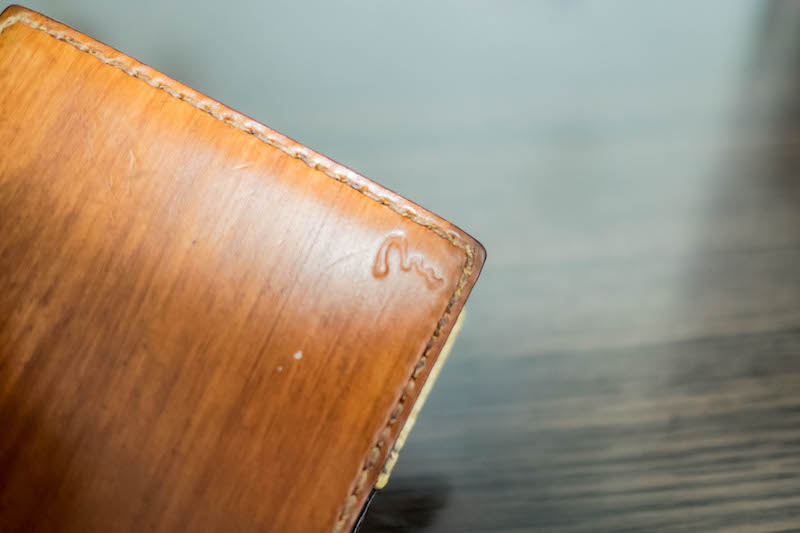 柿渋コードバン型押しロゴ