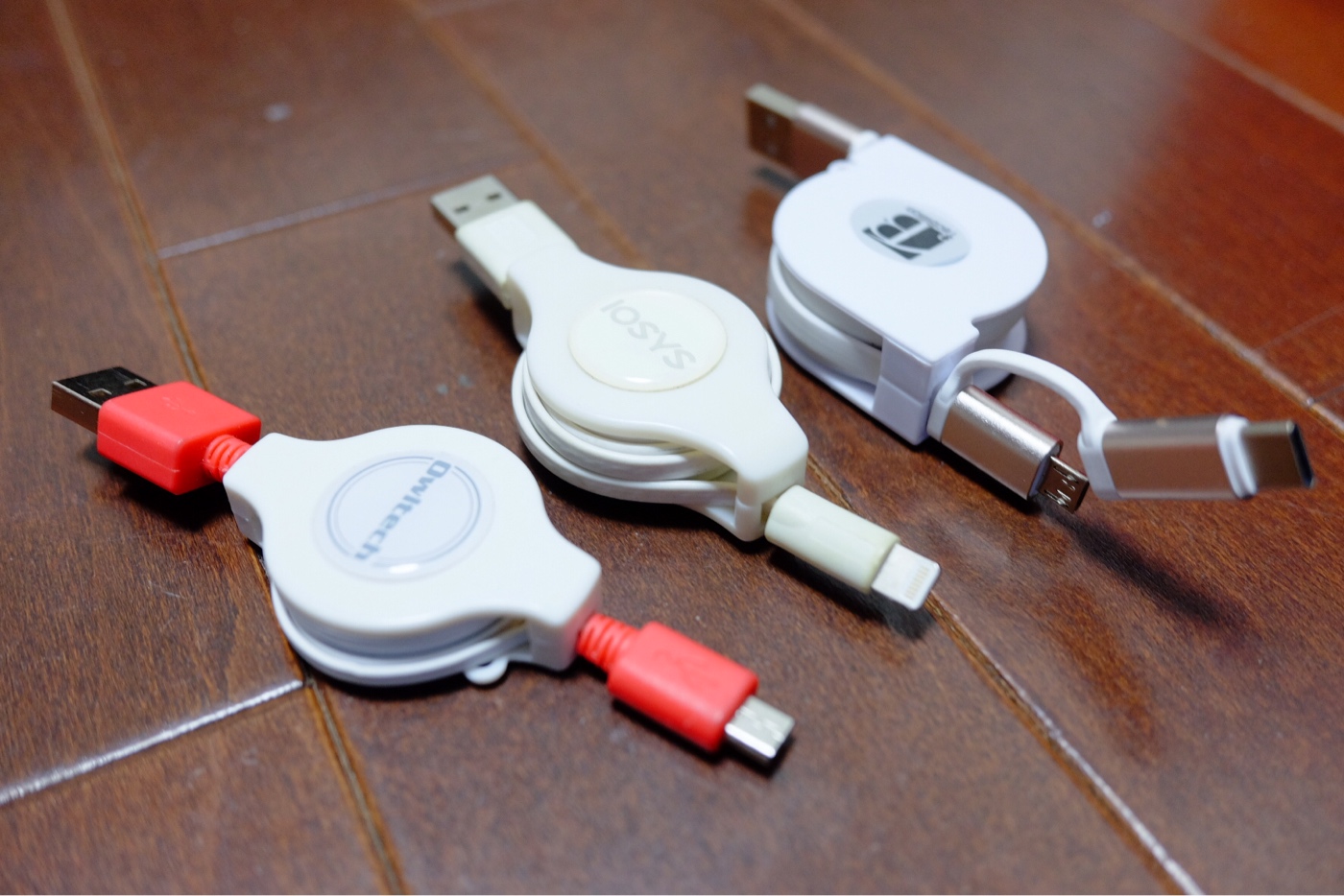 USB-C、MicroUSB、Lightningのそれぞれのケーブル