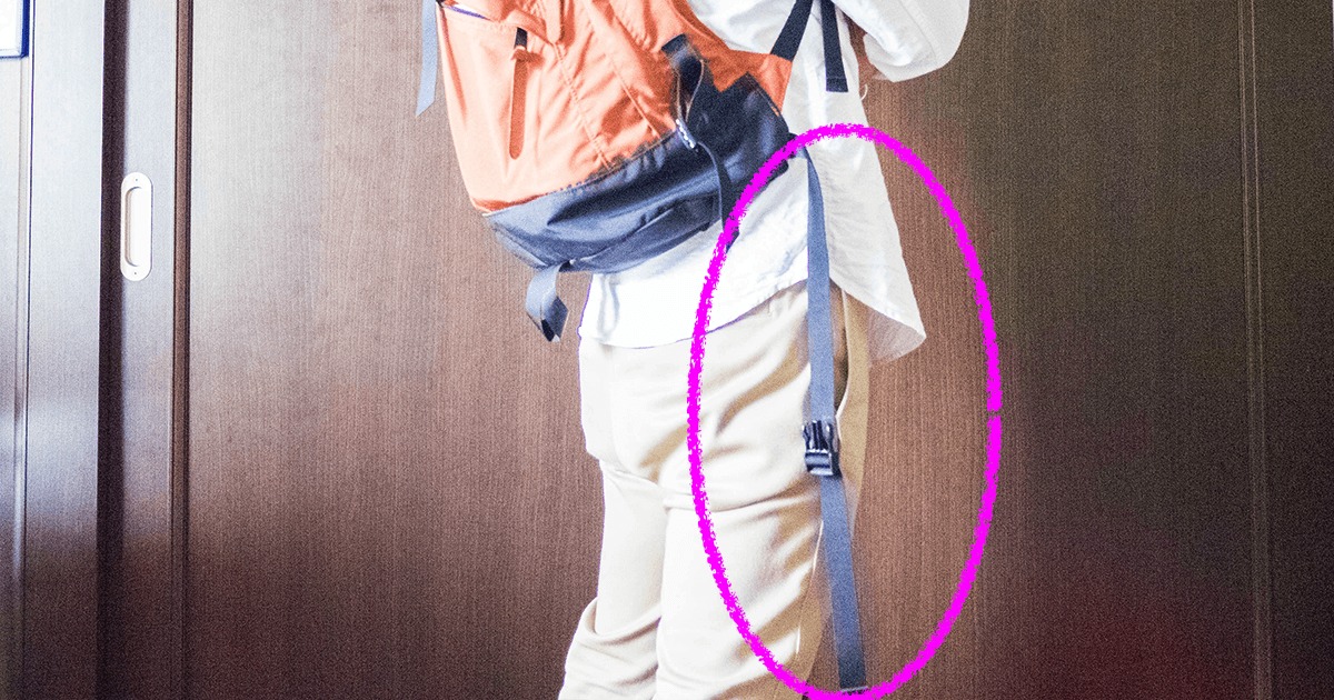長く余ったウェストベルト